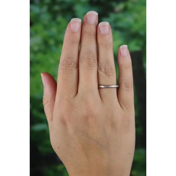 18k White Gold Antique Art Deco Patterned Band Ring Size 8 - Picture 2 of 6